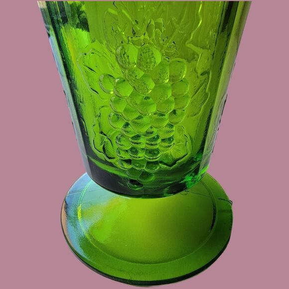 Vintage 1970s Indiana Glass "Colony Grapes" Large Pressed Bright Green Vase - Picture 3 of 6